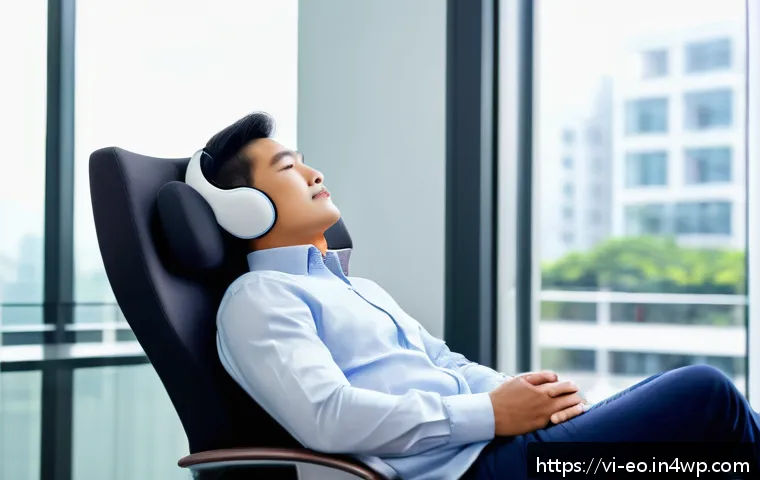 낮잠을 위한 최적의 수면 보조 도구 - A cozy office nap setup featuring a person wearing a soft memory foam neck pillow and a comfortable ...